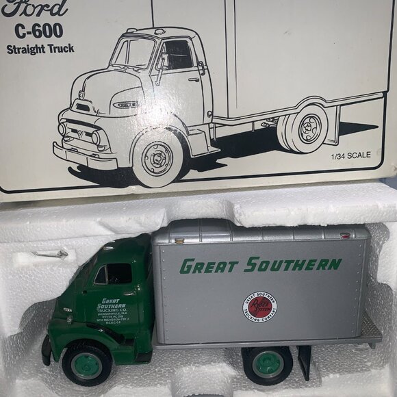 1:34 First Gear 1953 Ford C-600 Straight Truck IN BOX - Picture 2 of 2